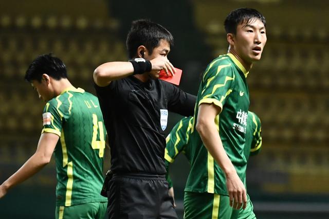 半岛体育-京深战变身“红牌战” 激烈角逐却与亚冠梯队远离
