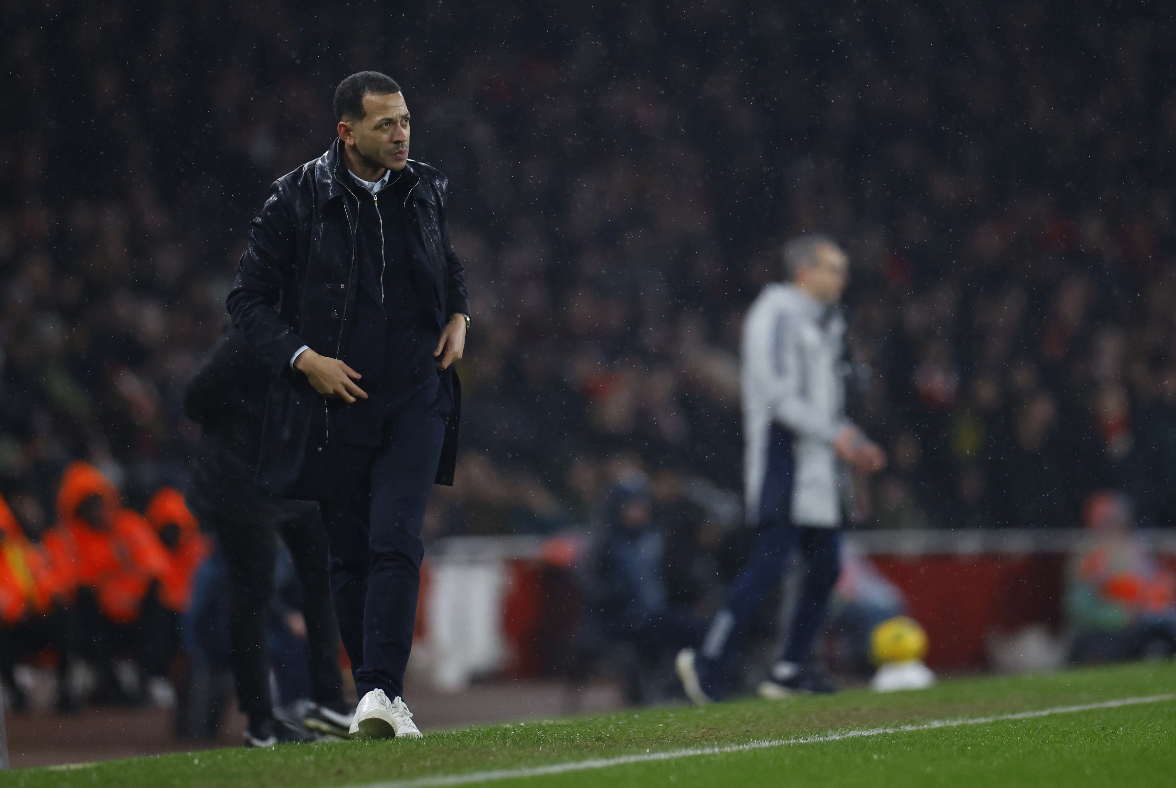 半岛体育-再次吃红牌+定位球丢分：这支切尔西问题依旧，他们缺少一个大哥