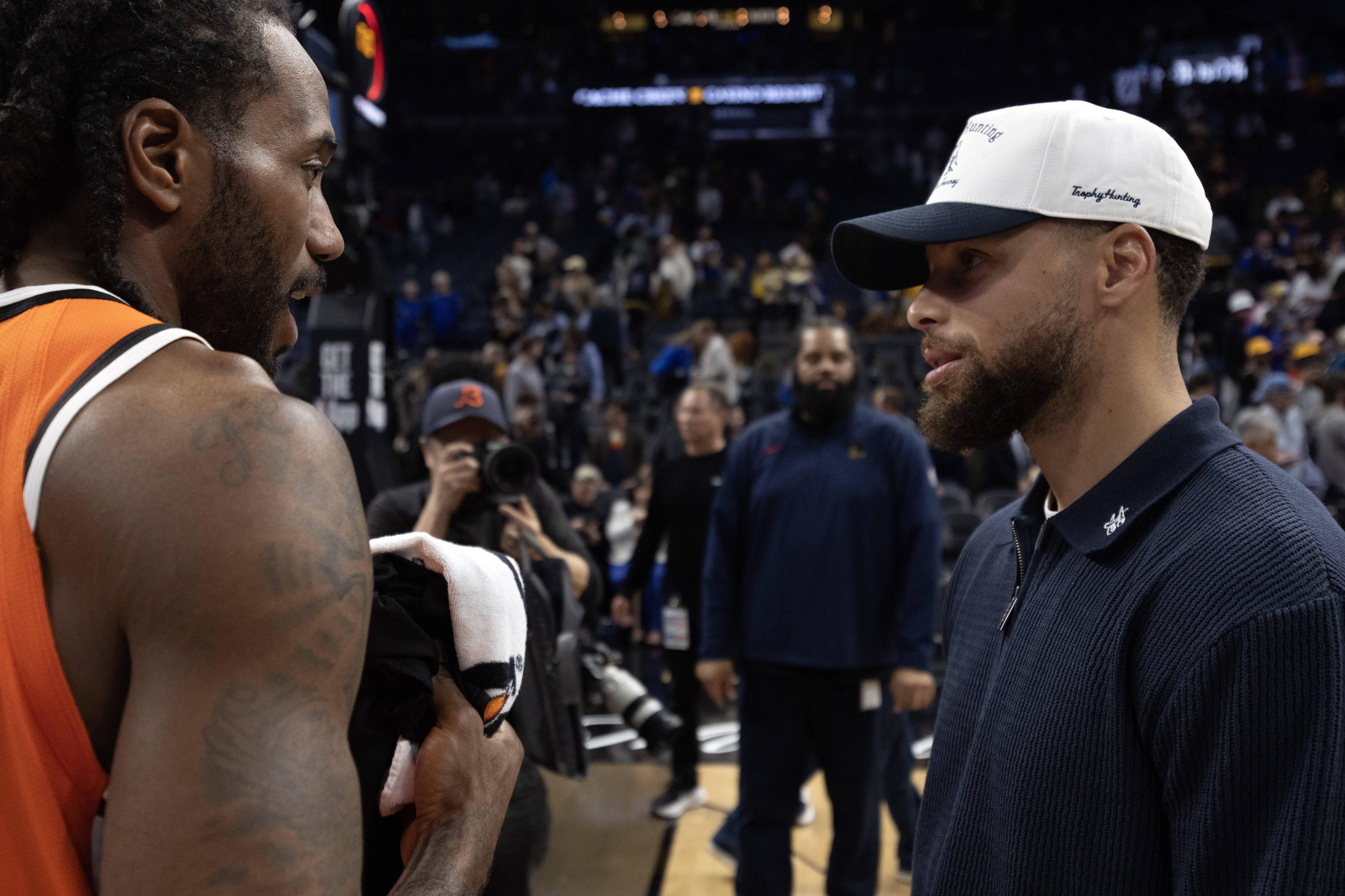 半岛体育官网-伦纳德合同或因调查作废 错失字母哥的勇士将打包巴特勒提出报价